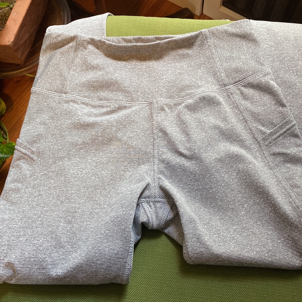 Black and white stripe Danskin leggings, size small EUC